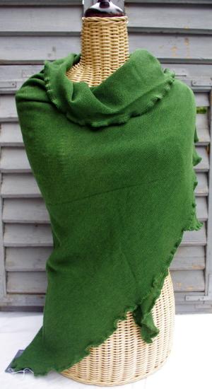 Preview: Invero Dreiecktuch Gina palme gewickelt, einhüllend auf Kleiderpuppe